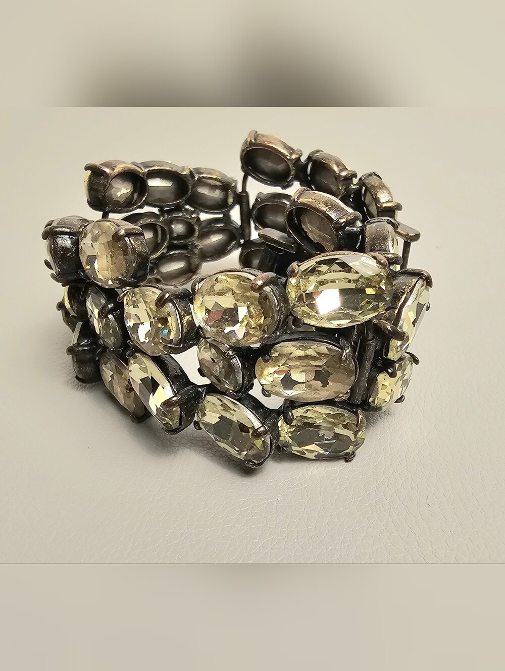 [J. CREW] 3Tier Chunky Olive Green Faceted Crystal Fold-Over Link Clasp Bracelet